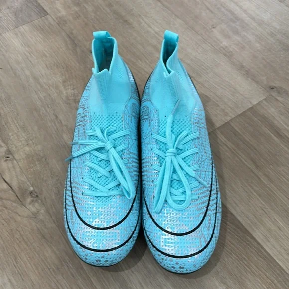 NEW Men’s Football/Soccer Cleats - Picture 2 of 5